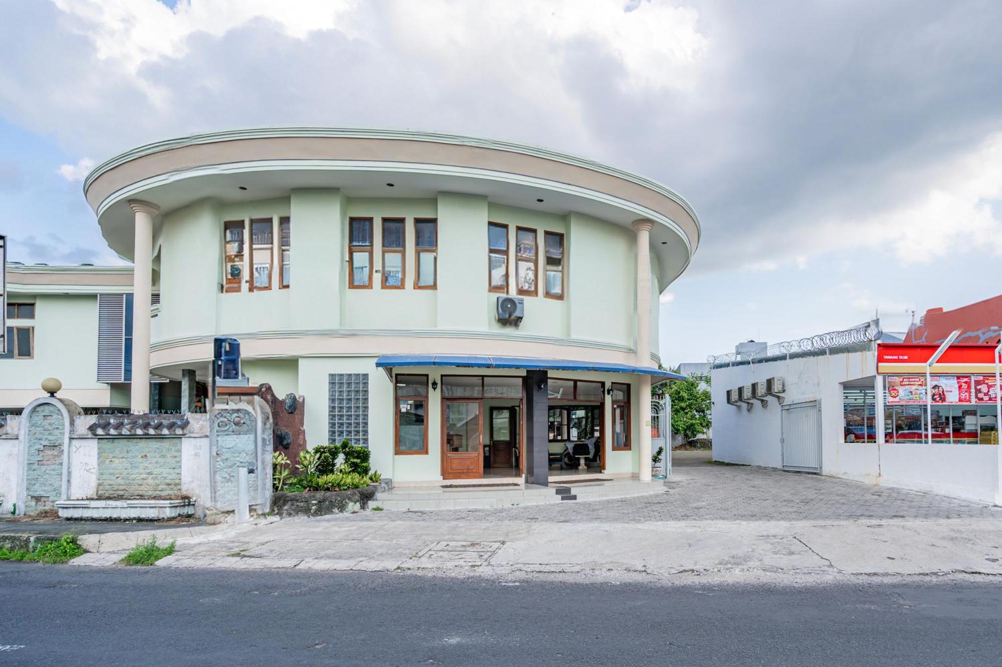 Collection O Tasikmalaya Near Stadium Wiradadaha Formerly Hotel Abadi Ngoại thất bức ảnh
