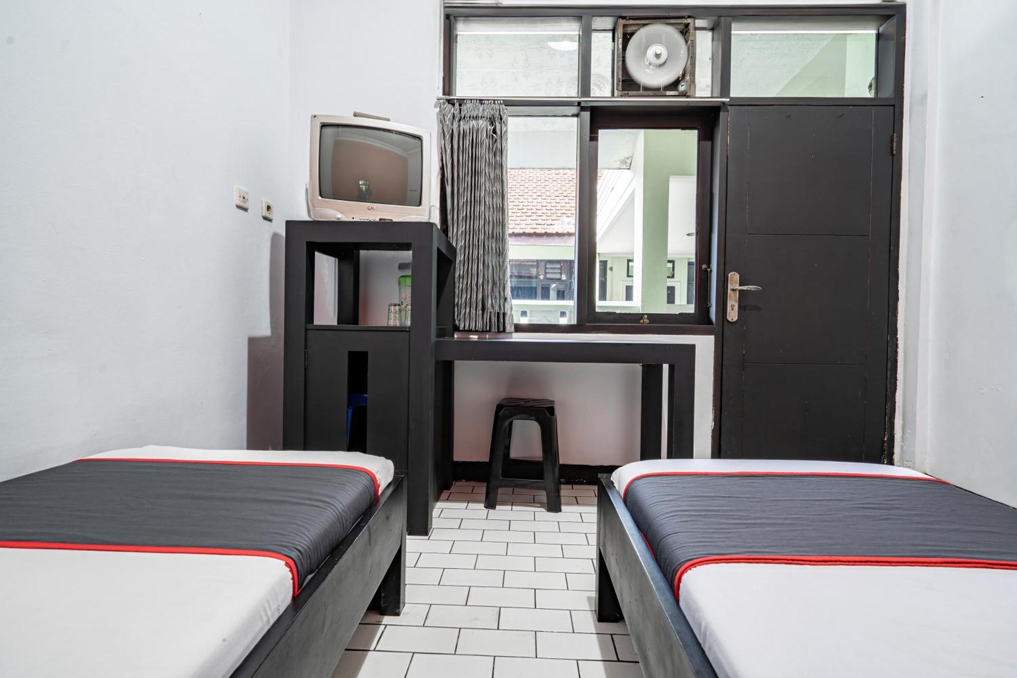 Collection O Tasikmalaya Near Stadium Wiradadaha Formerly Hotel Abadi Ngoại thất bức ảnh