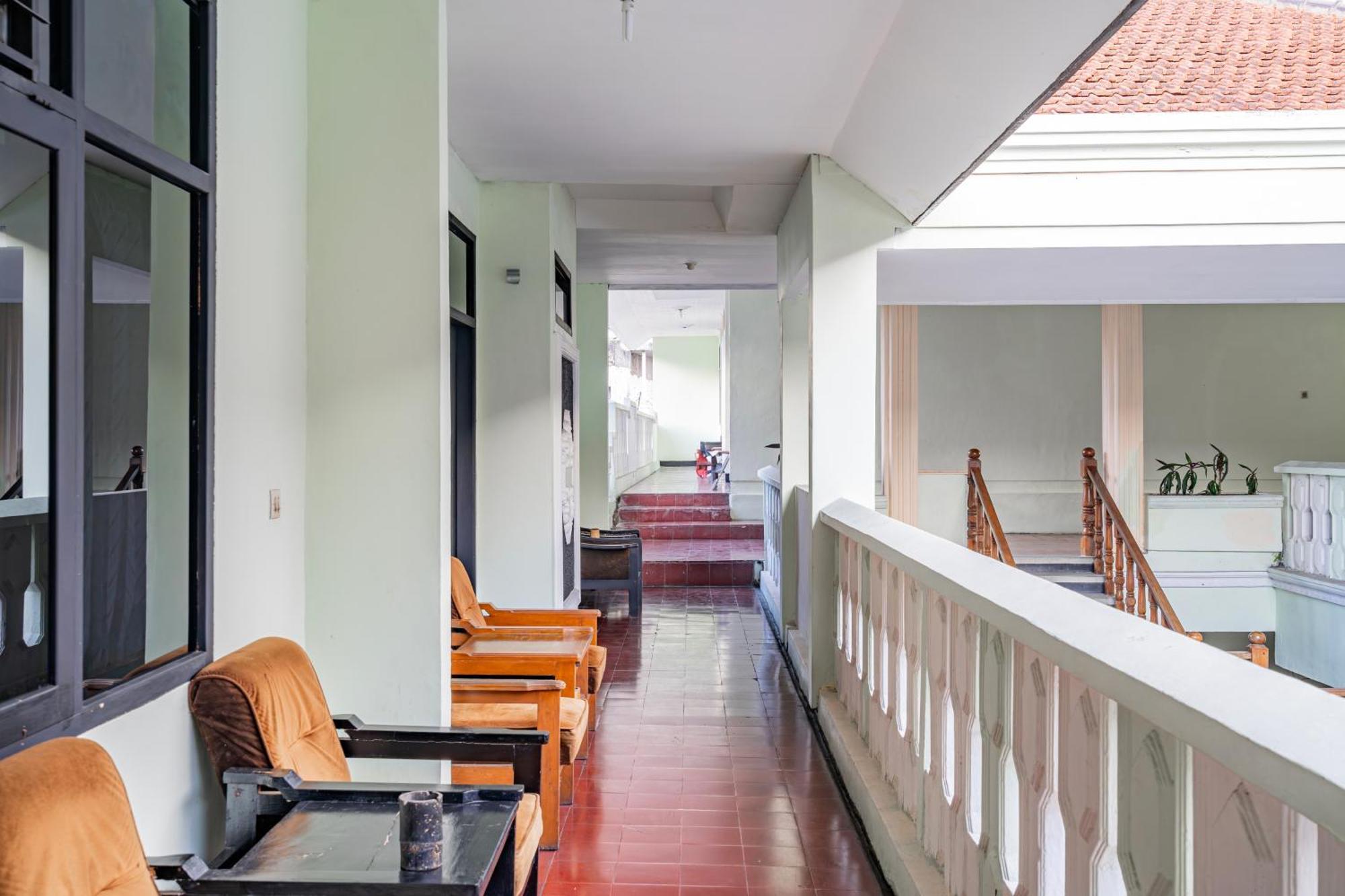 Collection O Tasikmalaya Near Stadium Wiradadaha Formerly Hotel Abadi Ngoại thất bức ảnh
