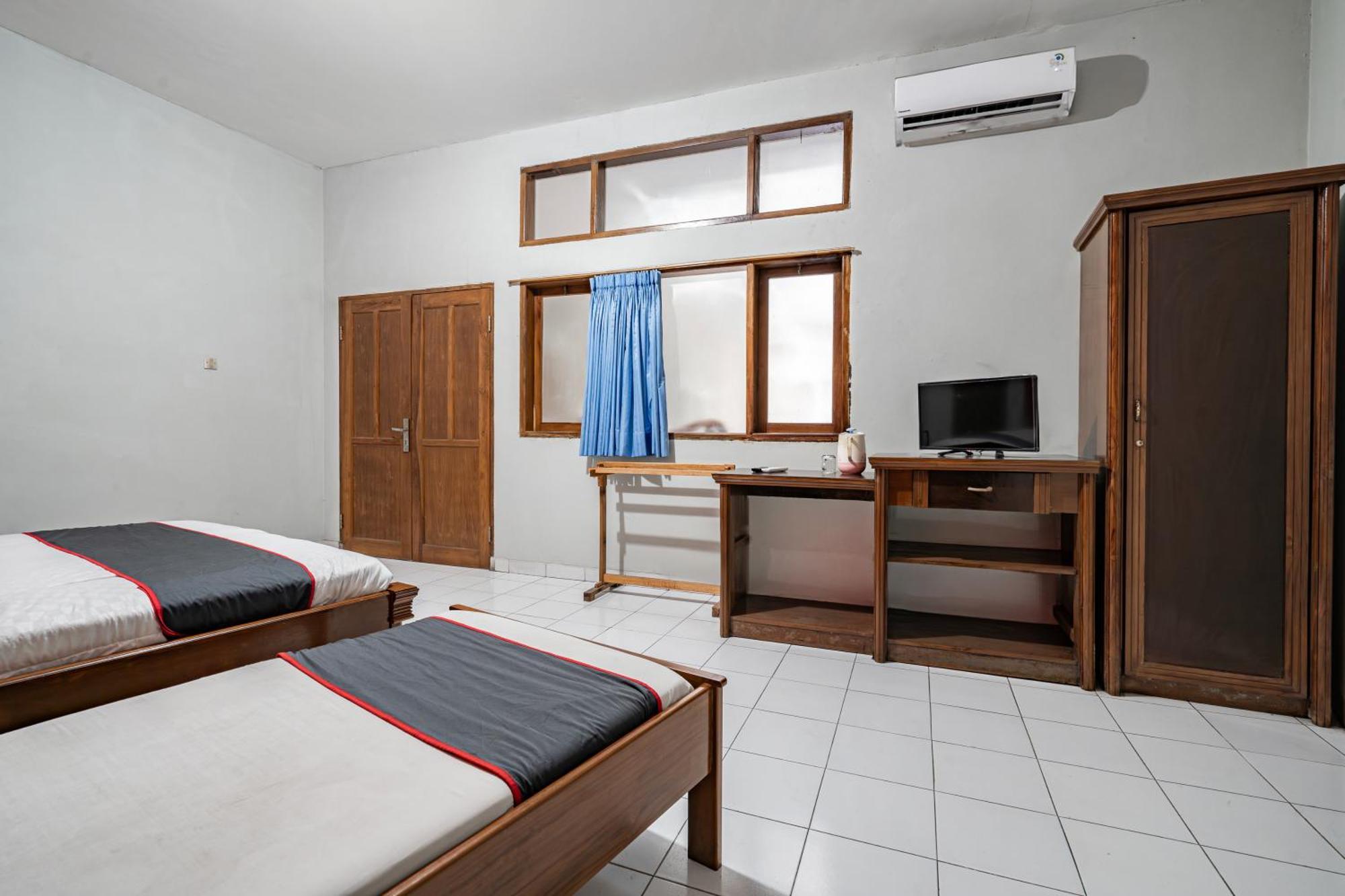 Collection O Tasikmalaya Near Stadium Wiradadaha Formerly Hotel Abadi Ngoại thất bức ảnh